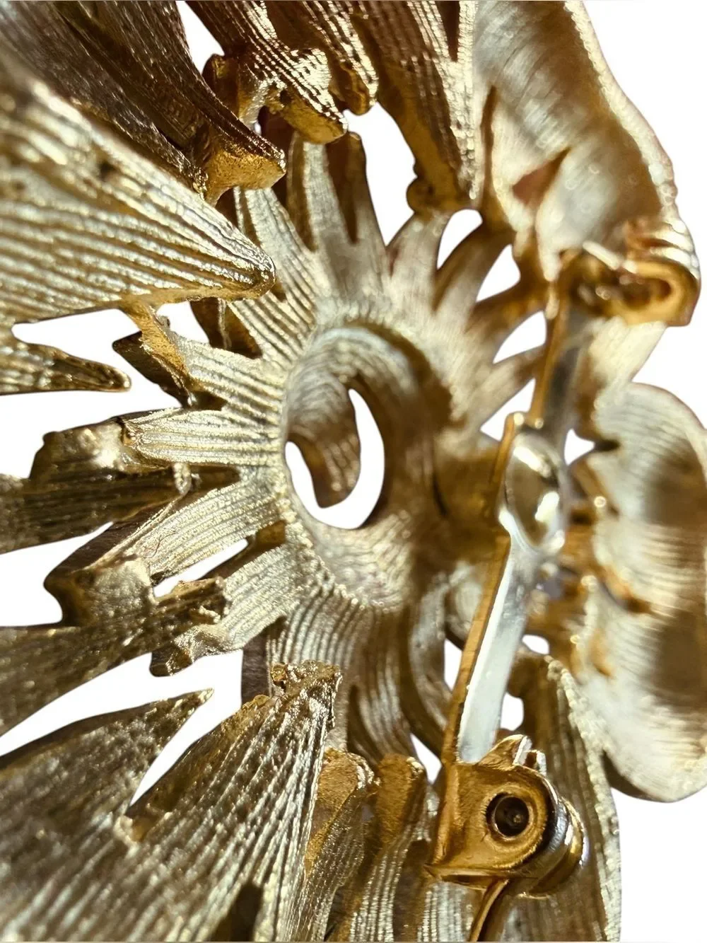Vintage 1960’s Gold Tone Chunky Brooch Pin